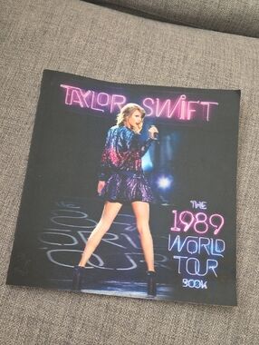Taylor Swift 1989 World Tour Book